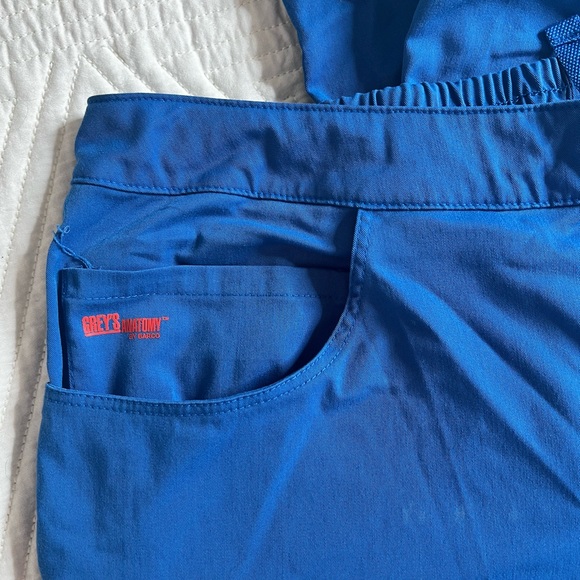 Grey’s Anatomy spandex stretch pants in medium - Picture 2 of 4